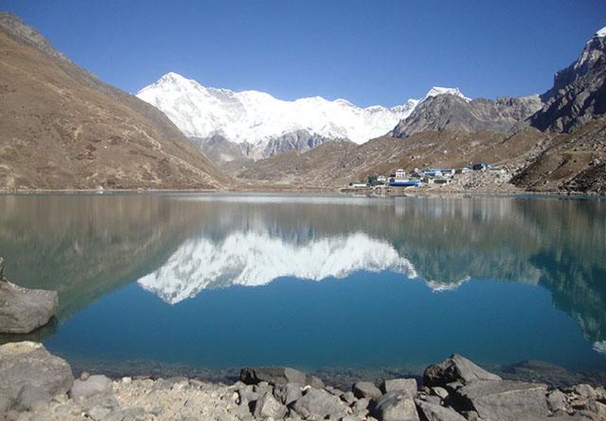 Cho Oyu from lake at Gokyo