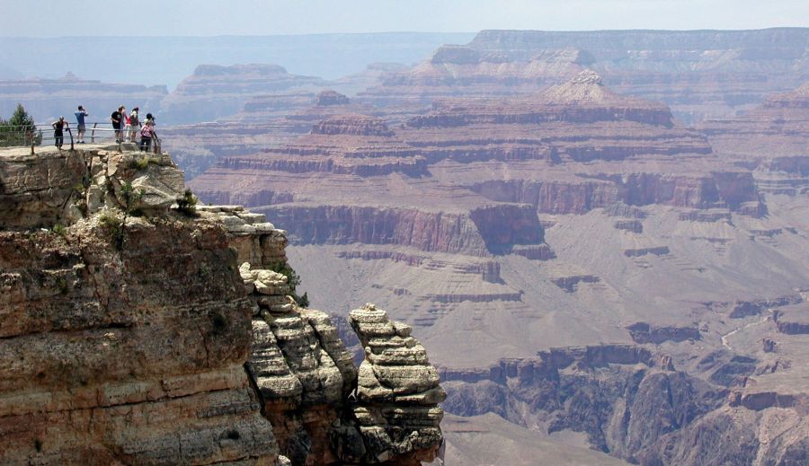 Outlook over the Grand Canyon from the South Rim