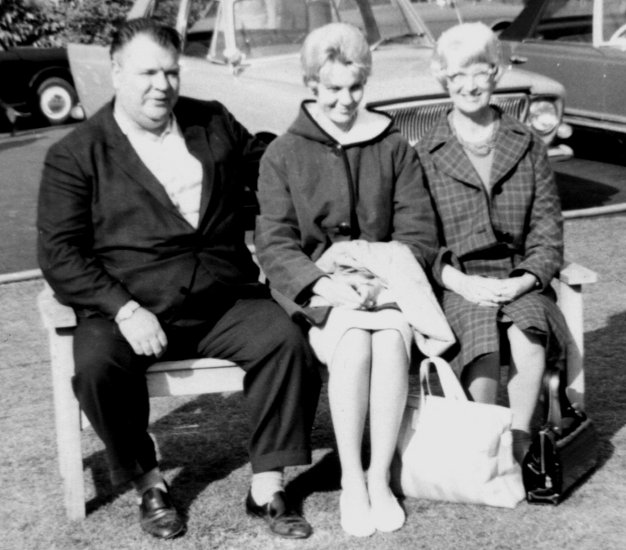 Bob McKenzie, Sheila McKenzie, Margaret ( Peggy ) ne Ingram McKenzie