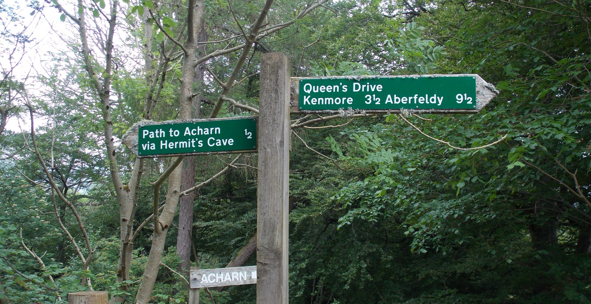Signpost on Rob Roy Way above the Falls of Acharn